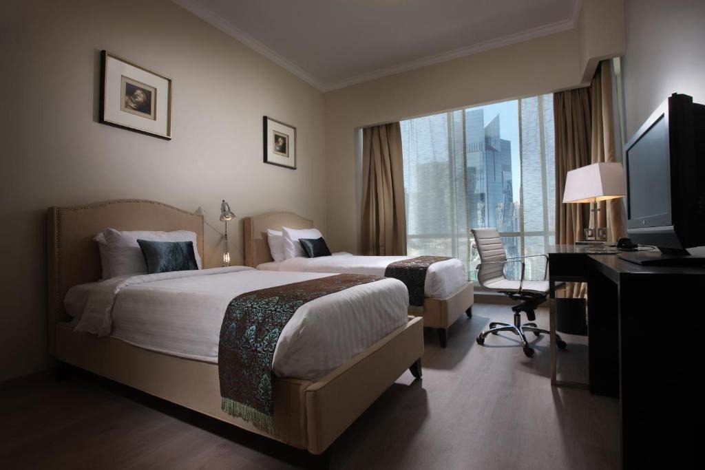 Ezdan Hotel - المسبح