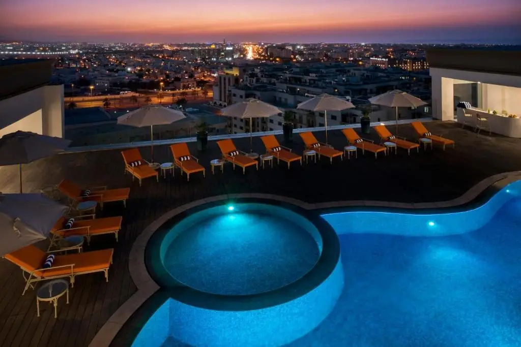 Fraser Suites Muscat - المسبح