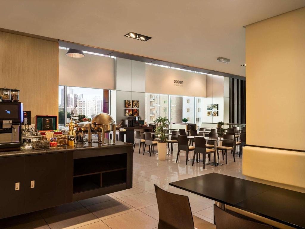 Ibis Sharq - المطعم