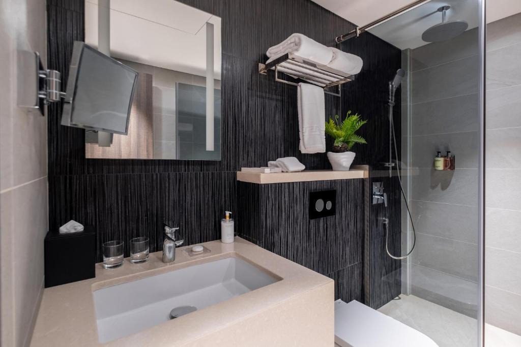 Citadines Al Ghubrah - المطبخ