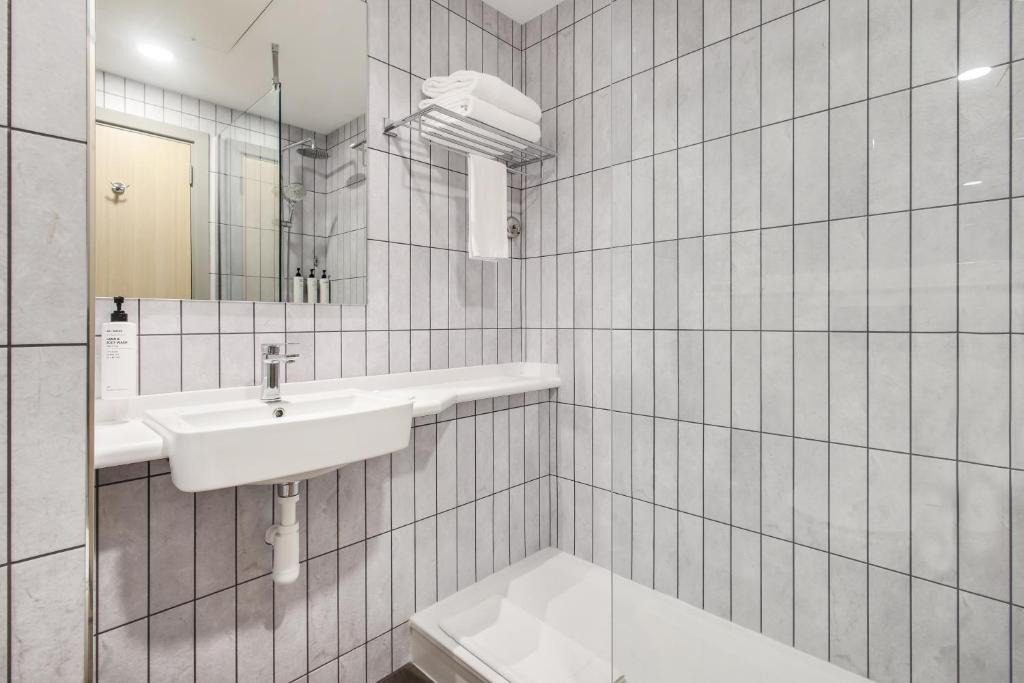 Premier Inn Dubai Airport - المطعم