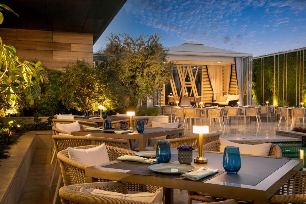 Waldorf Astoria - المسبح