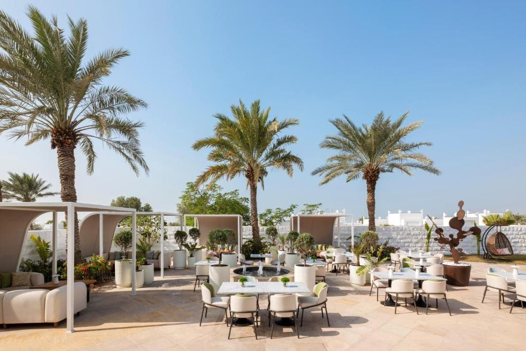 Raffles Al Areen Palace - الجلسات الخارجية