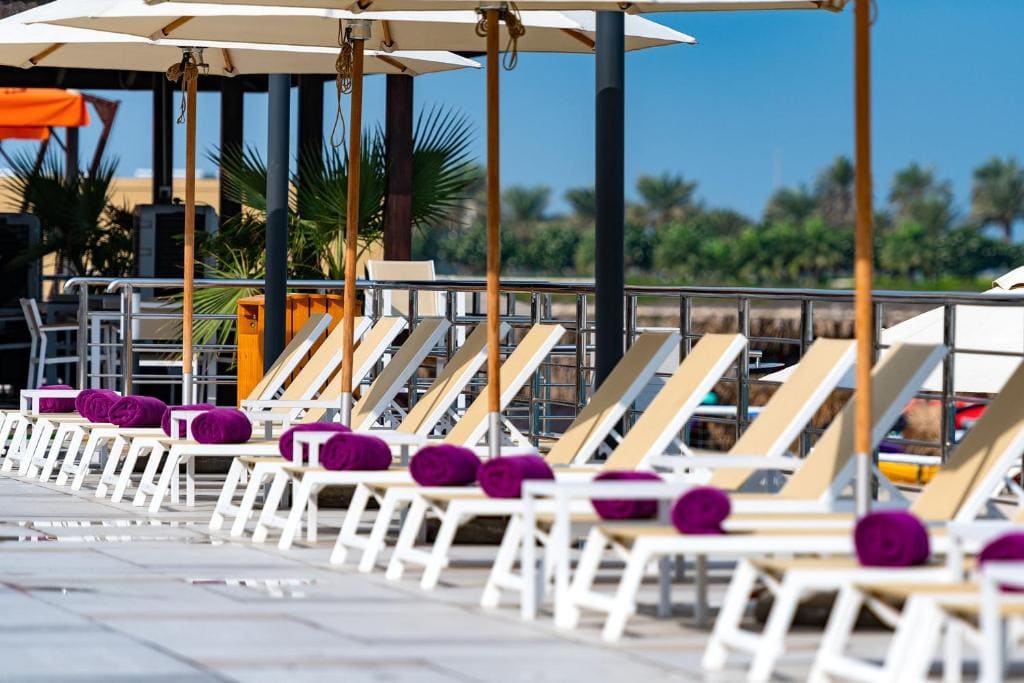 The Grove Resort - جلسات المسبح