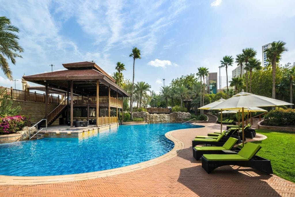 Gulf Hotel Bahrain - المسبح البحيري