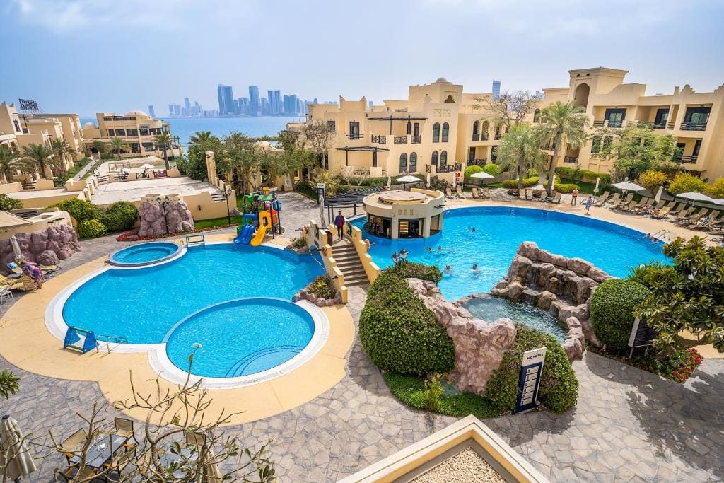 Novotel Al Dana - المسابح والشلالات